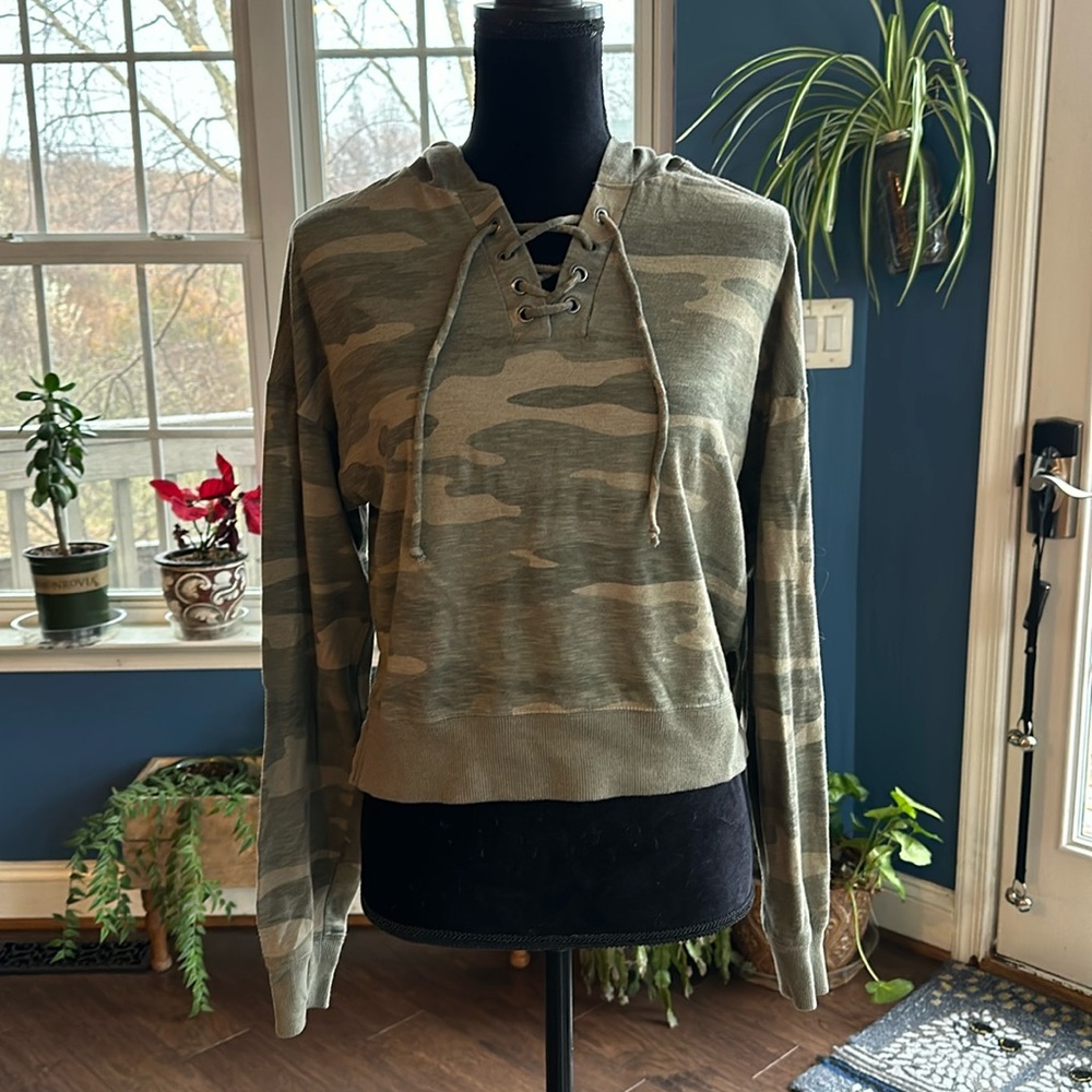 🍁SO Camouflage Lace-Up Hoodie – Juniors Medium